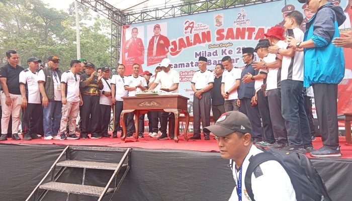 Bupati Pelalawan Ikuti Jalan Santai dalam Rangka Milad ke 21 kecamatan Bandar Sekijang