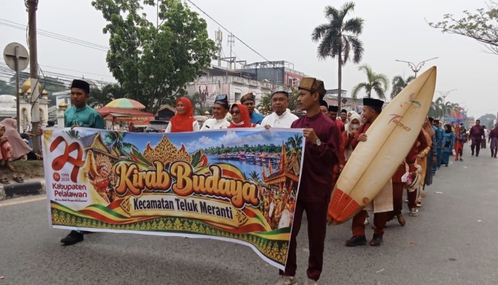 Kecamatan Teluk Meranti Meriahkan Pawai Helat Budaya HUT Kabupaten Pelalawan ke-27