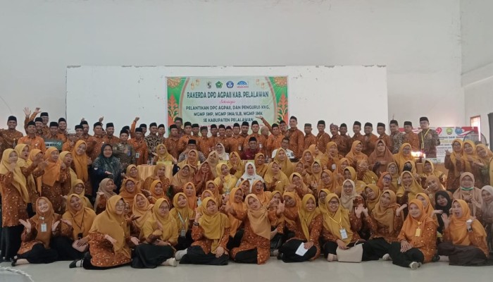 Camat Pangkalan Kerinci Hadiri Rakerda DPD AGPAII Kabupaten Pelalawan Sekaligus Pelantikan DPC AGPAII dan Pengurus KKG, MGMP SMP, MGMP SMA/SLB, MGMP SMK Se-Kabupaten Pelalawan