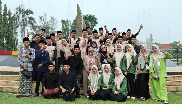 Ribuan Santri Penuhi Rumah Rakyat, Bupati Afni Berbaur dalam Semarak HSN 2026