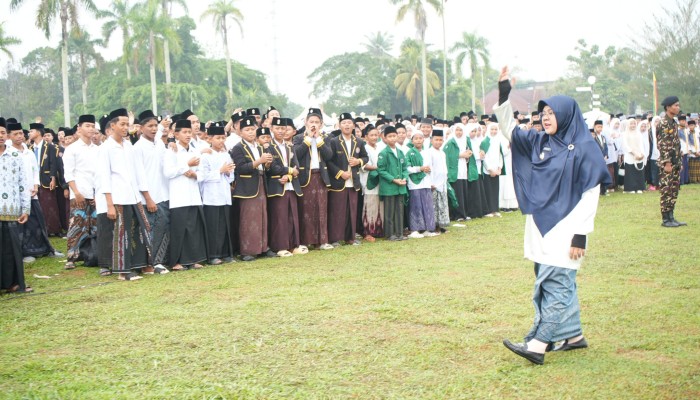 Diguyur Hujan, Upacara HSN 2026 Siak Berlangsung Khidmat, Afni: Santri Penjaga Nadi Bangsa