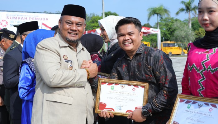 Teliti Jejak Kerajaan Siak, Pemuda Asal Mempura Raih Penghargaan dari Pemkab